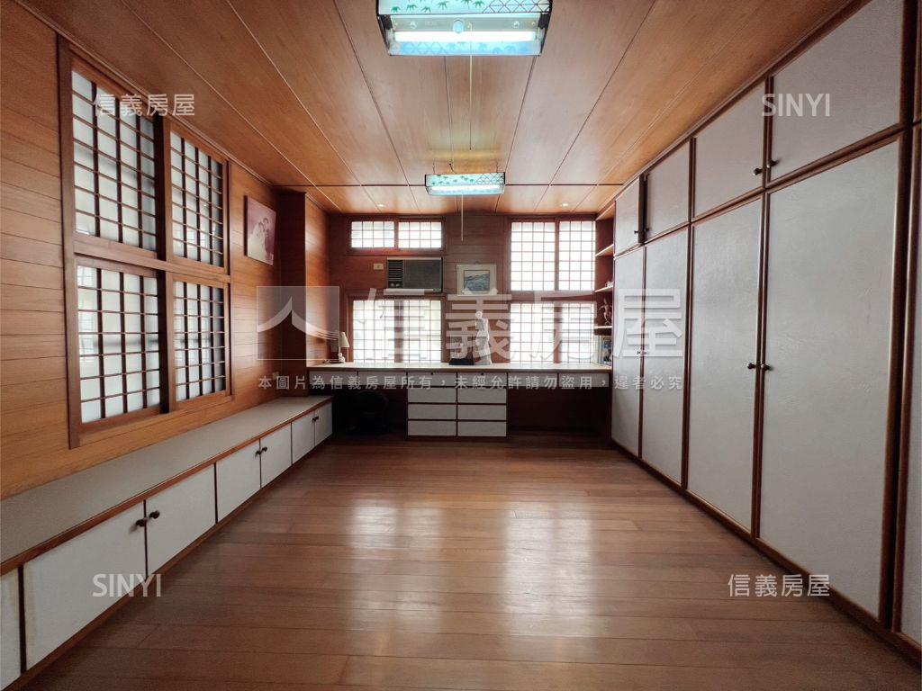 忠義路燙金店面房屋室內格局與周邊環境