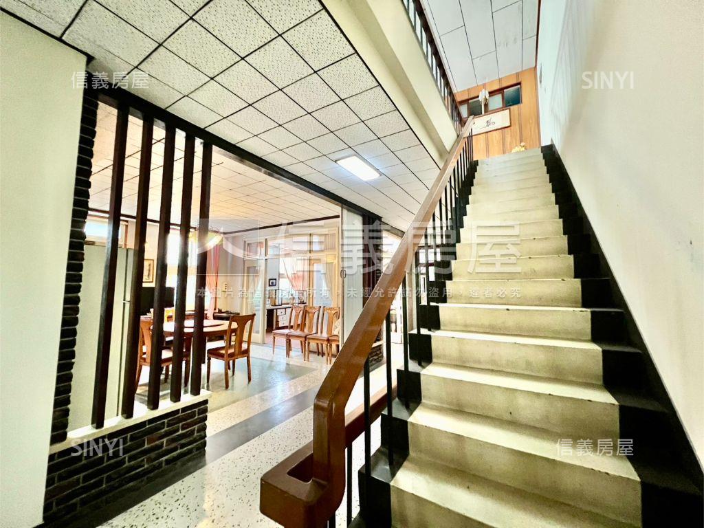 忠義路燙金店面房屋室內格局與周邊環境