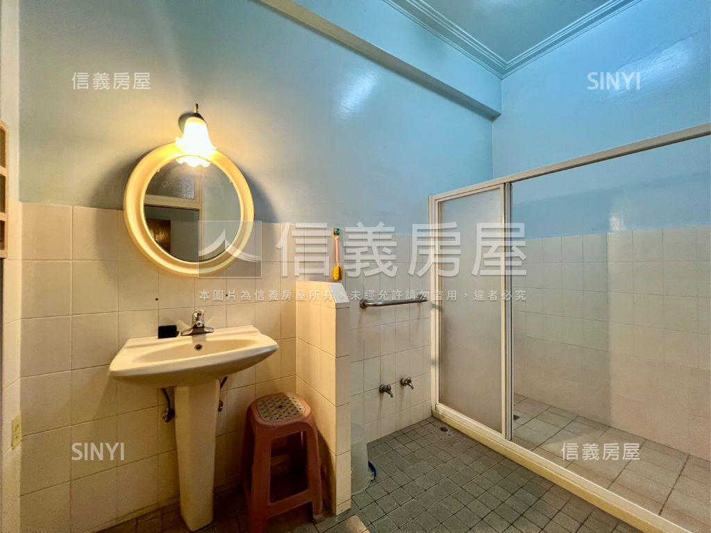 忠義路燙金店面房屋室內格局與周邊環境