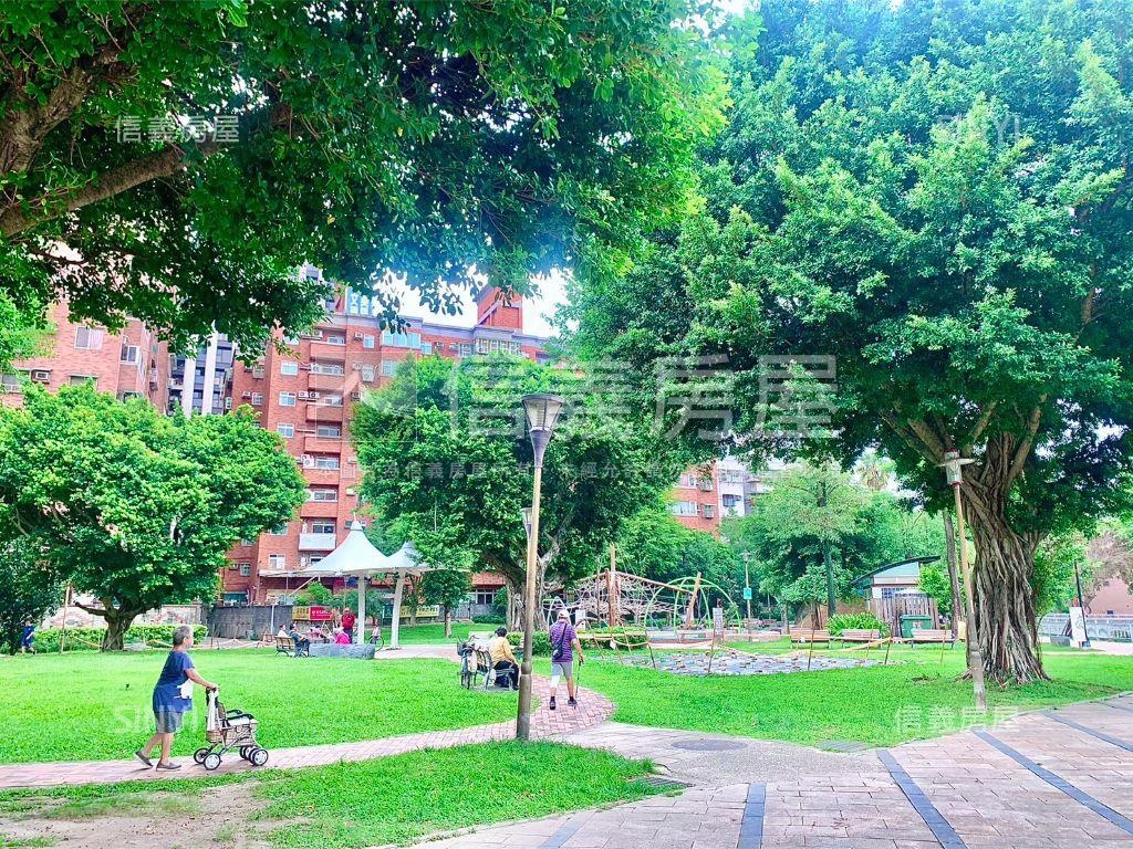 近捷運站文學苑三房車位房屋室內格局與周邊環境