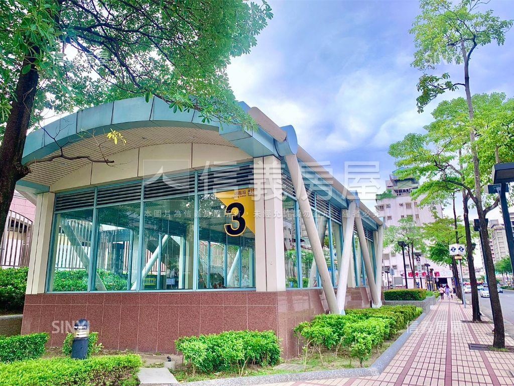 近捷運站文學苑三房車位房屋室內格局與周邊環境