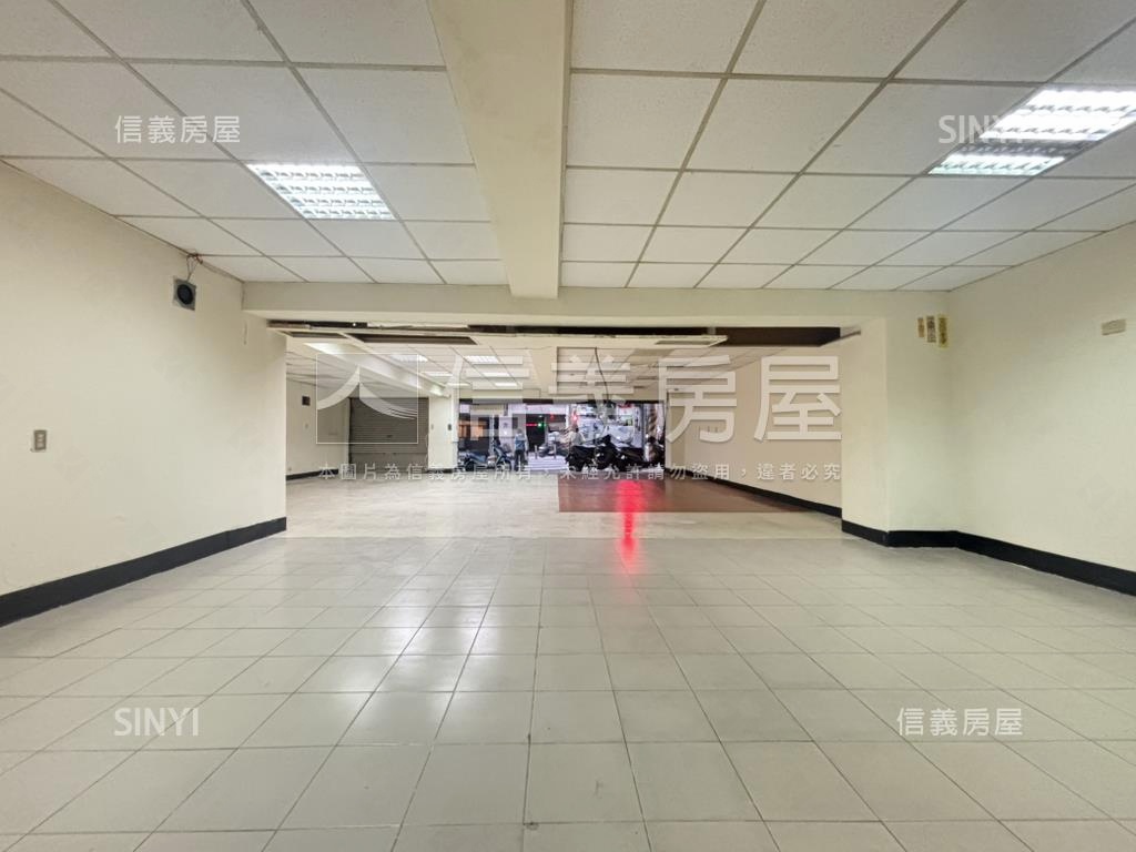 大面寬黃金店面－坡平車位房屋室內格局與周邊環境