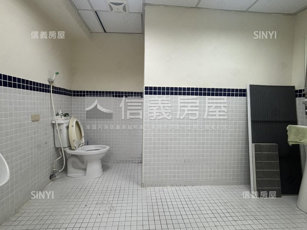 大面寬黃金店面－坡平車位房屋室內格局與周邊環境