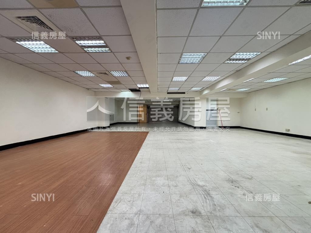 大面寬黃金店面－坡平車位房屋室內格局與周邊環境