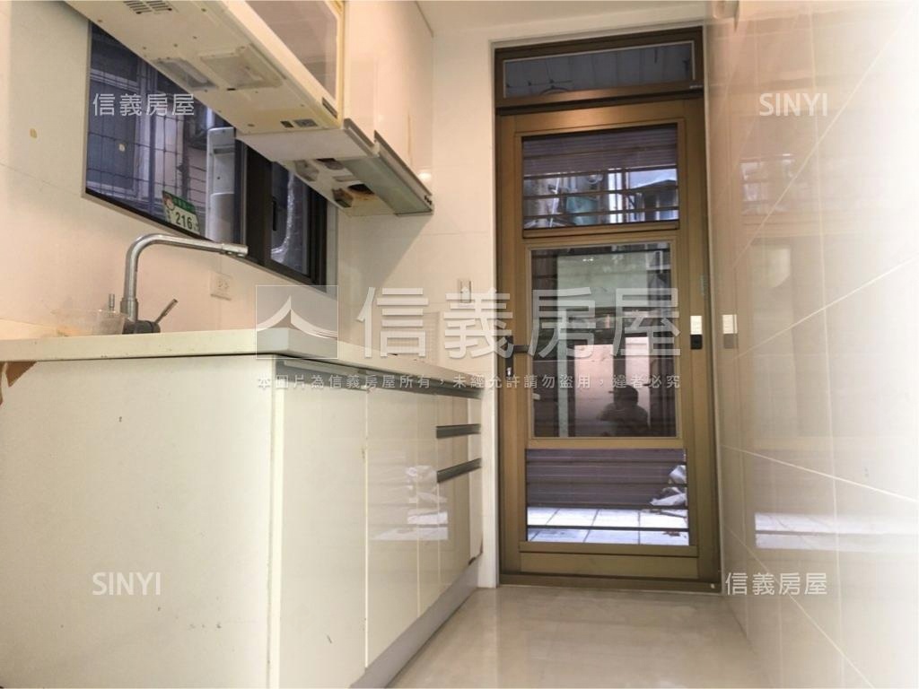 אֵל電梯中華路稀有採光房屋室內格局與周邊環境