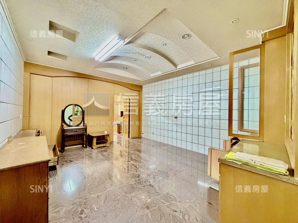 英德街大面寬正街透天店面房屋室內格局與周邊環境