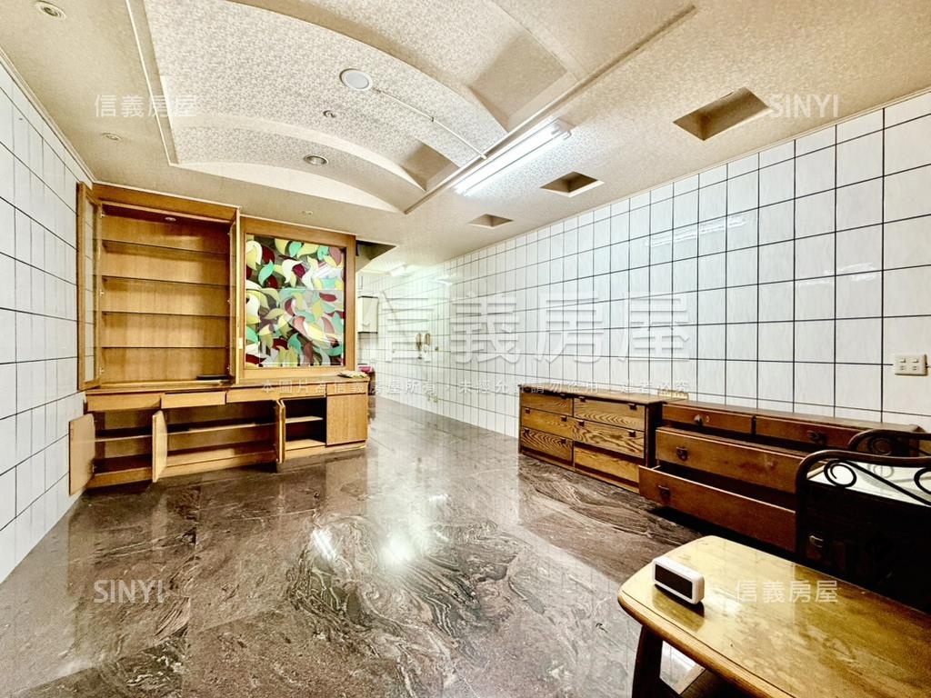 英德街大面寬正街透天店面房屋室內格局與周邊環境