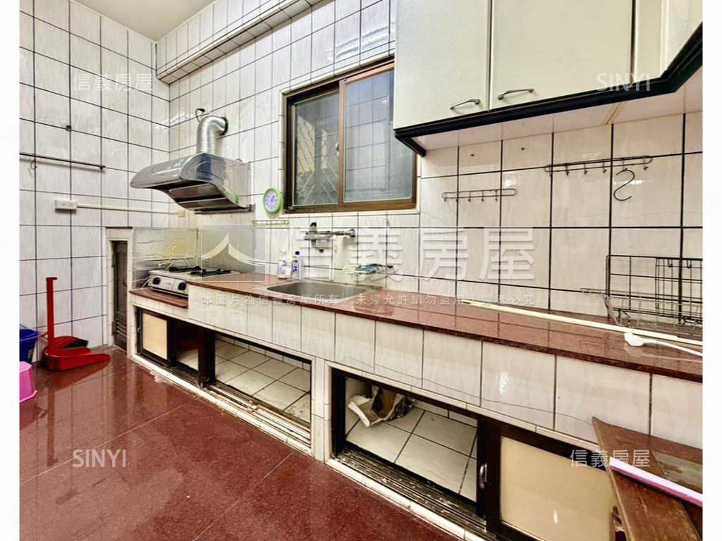 英德街大面寬正街透天店面房屋室內格局與周邊環境