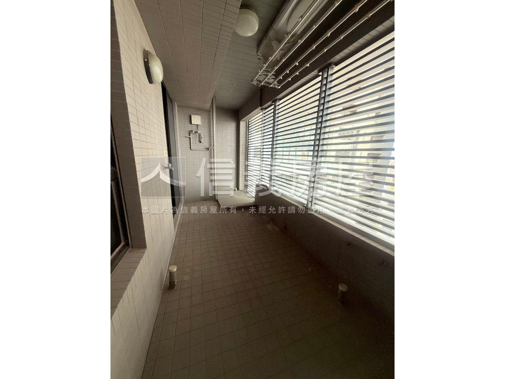 新光旁由鉅大謙毛胚豪邸房屋室內格局與周邊環境