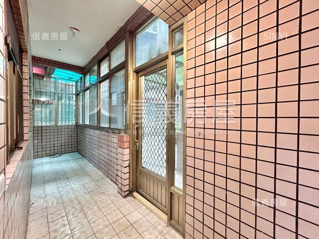 近南屯國小三房有車位房屋室內格局與周邊環境