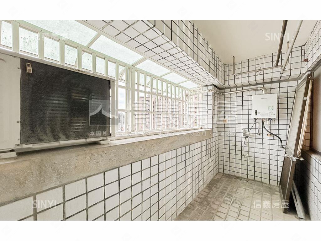 養貓次頂樓三房低公設房屋室內格局與周邊環境