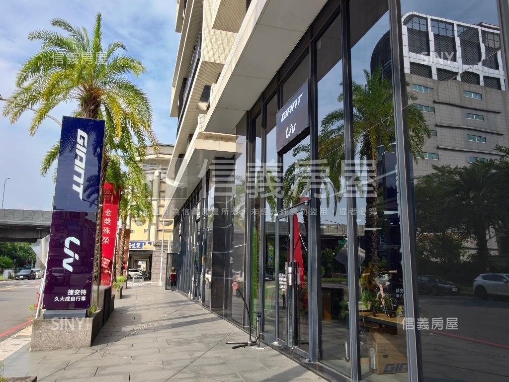 鳳山面寬約１０米質感店面房屋室內格局與周邊環境