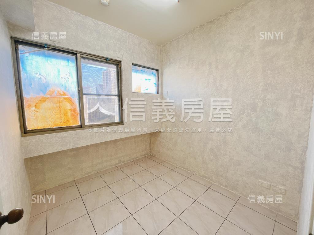 首購☆三房兩衛☆休旅車位房屋室內格局與周邊環境