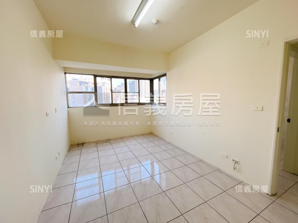 首購☆三房兩衛☆休旅車位房屋室內格局與周邊環境