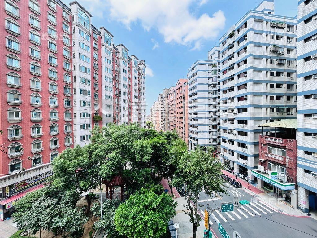 前陽台進出ＣＰ值五房車位房屋室內格局與周邊環境
