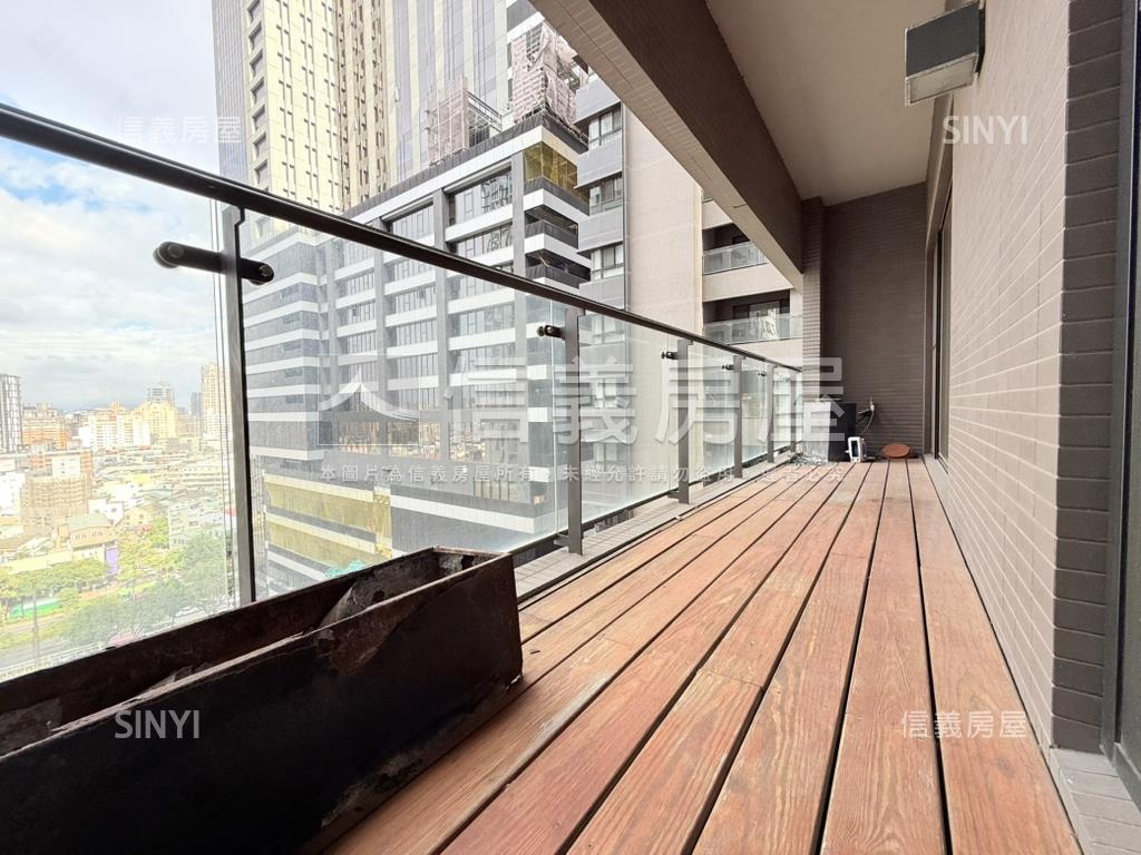 由鉅大謙精裝美宅房屋室內格局與周邊環境