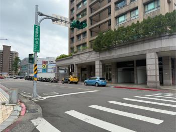 南港重劃區低總價雙店面