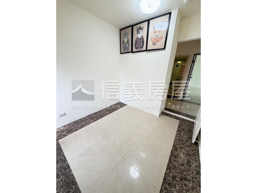 鴻福大廈高樓邊間採光宅房屋室內格局與周邊環境