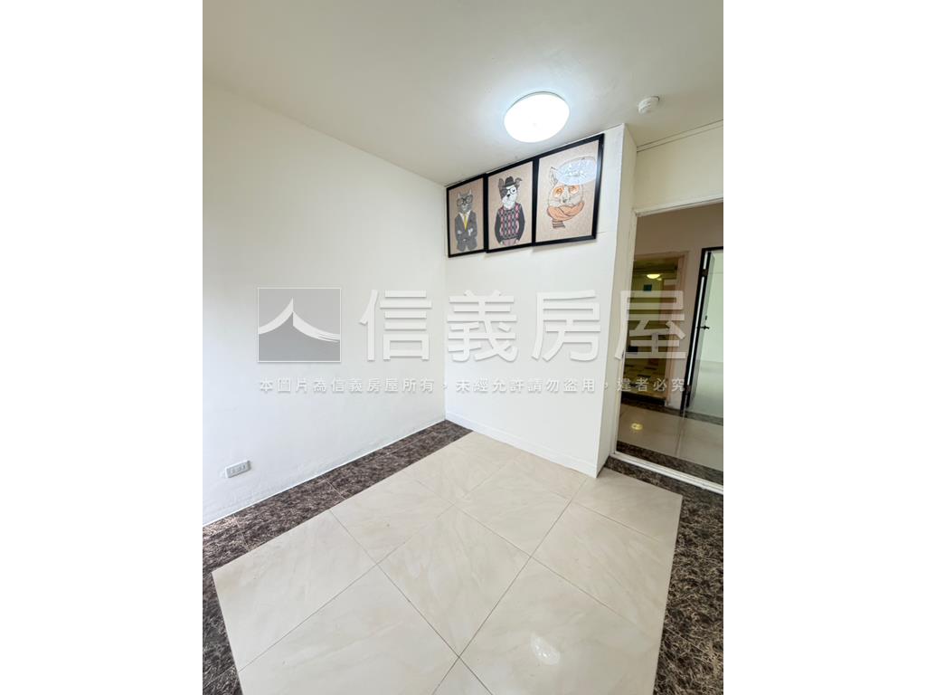 鴻福大廈高樓邊間採光宅房屋室內格局與周邊環境