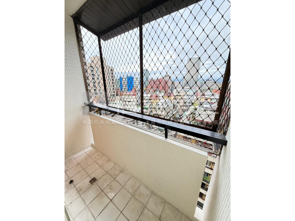 鴻福大廈高樓邊間採光宅房屋室內格局與周邊環境