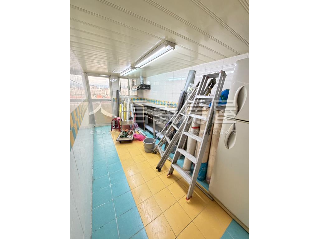 鴻福大廈高樓邊間採光宅房屋室內格局與周邊環境