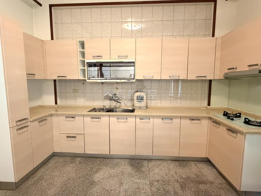 東寧路大面寬獨門獨院房屋室內格局與周邊環境