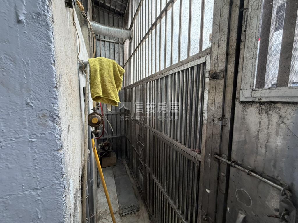 平東路首排邊間透天房屋室內格局與周邊環境