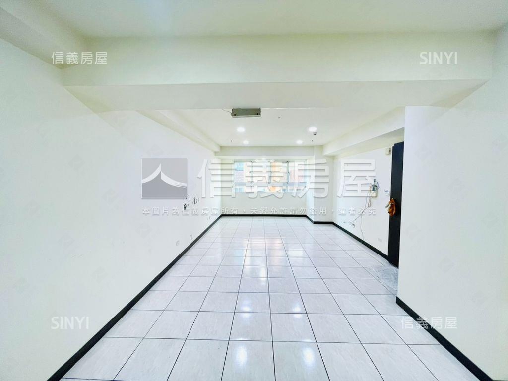 中央大道方正三房車位房屋室內格局與周邊環境