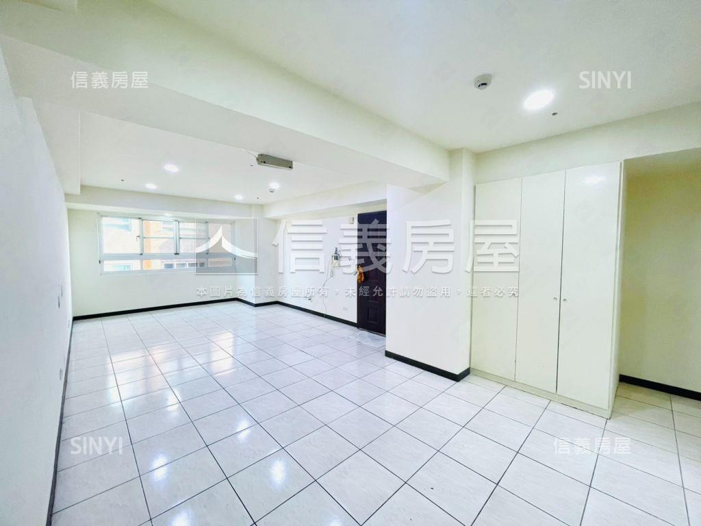 中央大道方正三房車位房屋室內格局與周邊環境