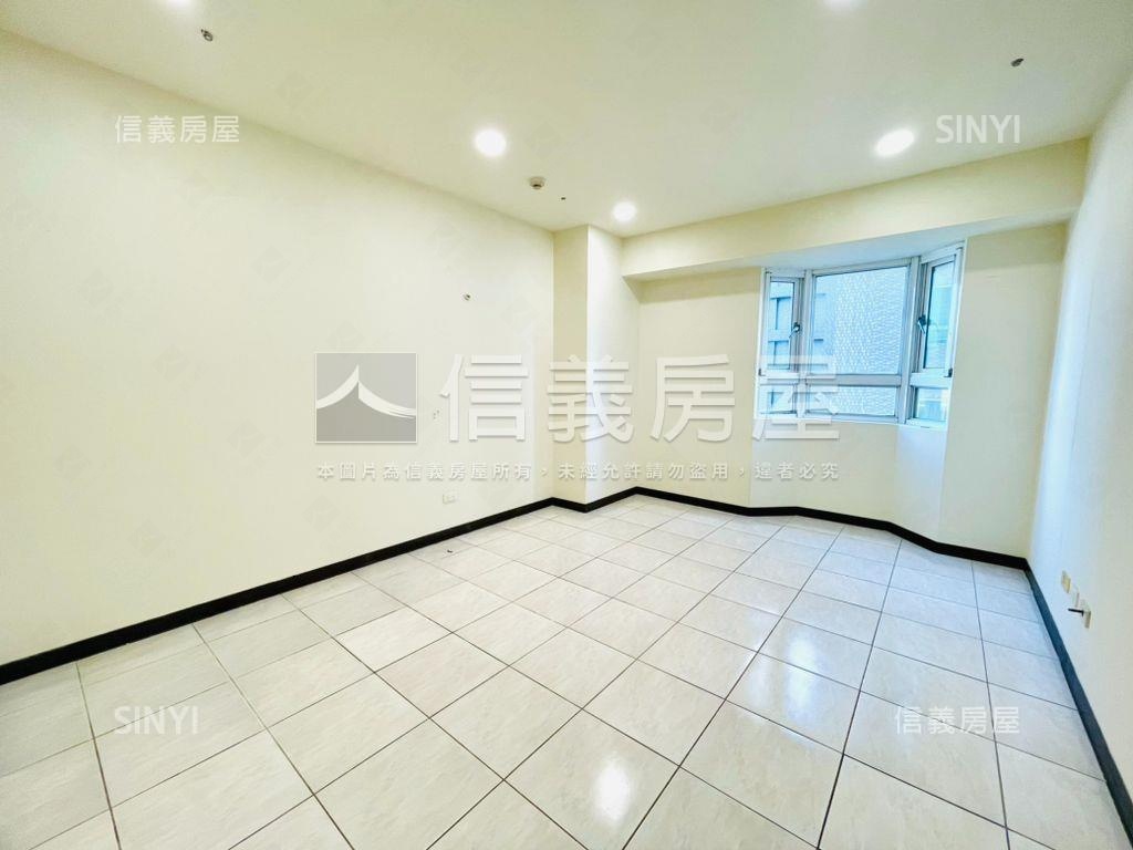 中央大道方正三房車位房屋室內格局與周邊環境