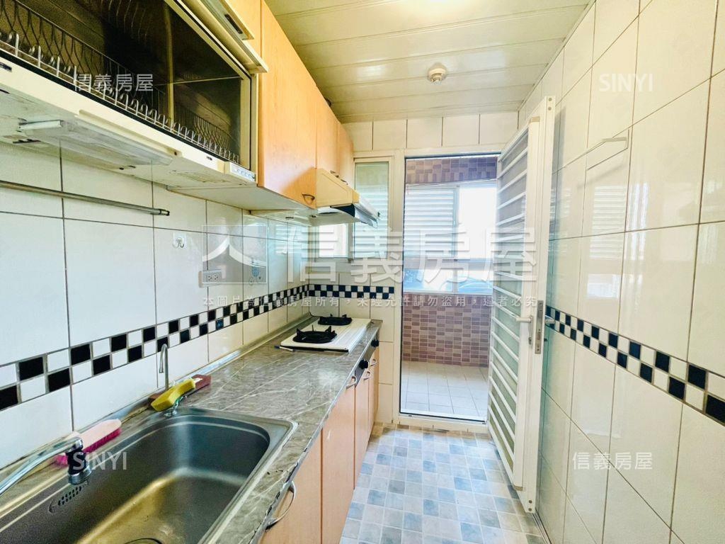 中央大道方正三房車位房屋室內格局與周邊環境