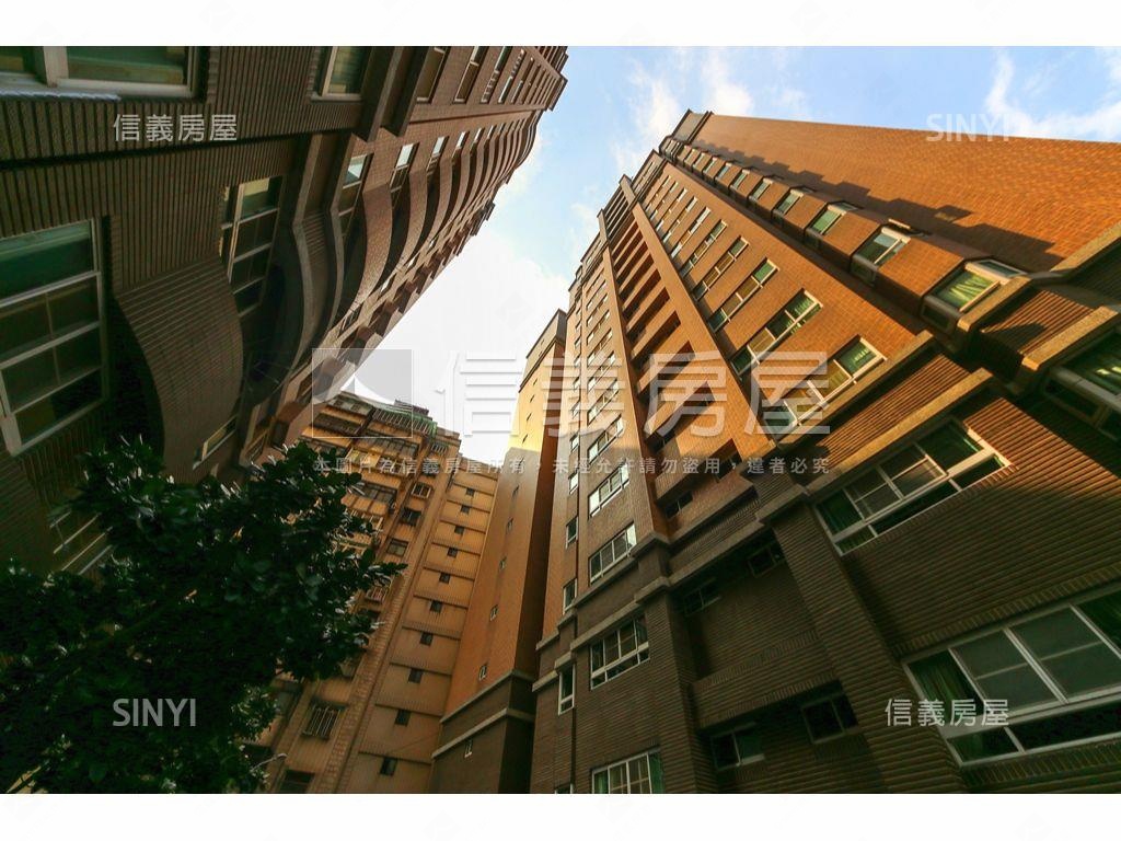 中央大道方正三房車位房屋室內格局與周邊環境