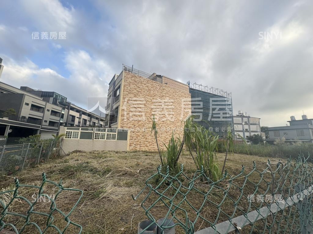 芎林重劃區角地房屋室內格局與周邊環境