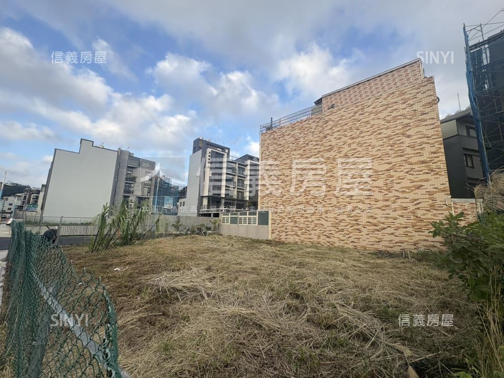芎林重劃區角地房屋室內格局與周邊環境