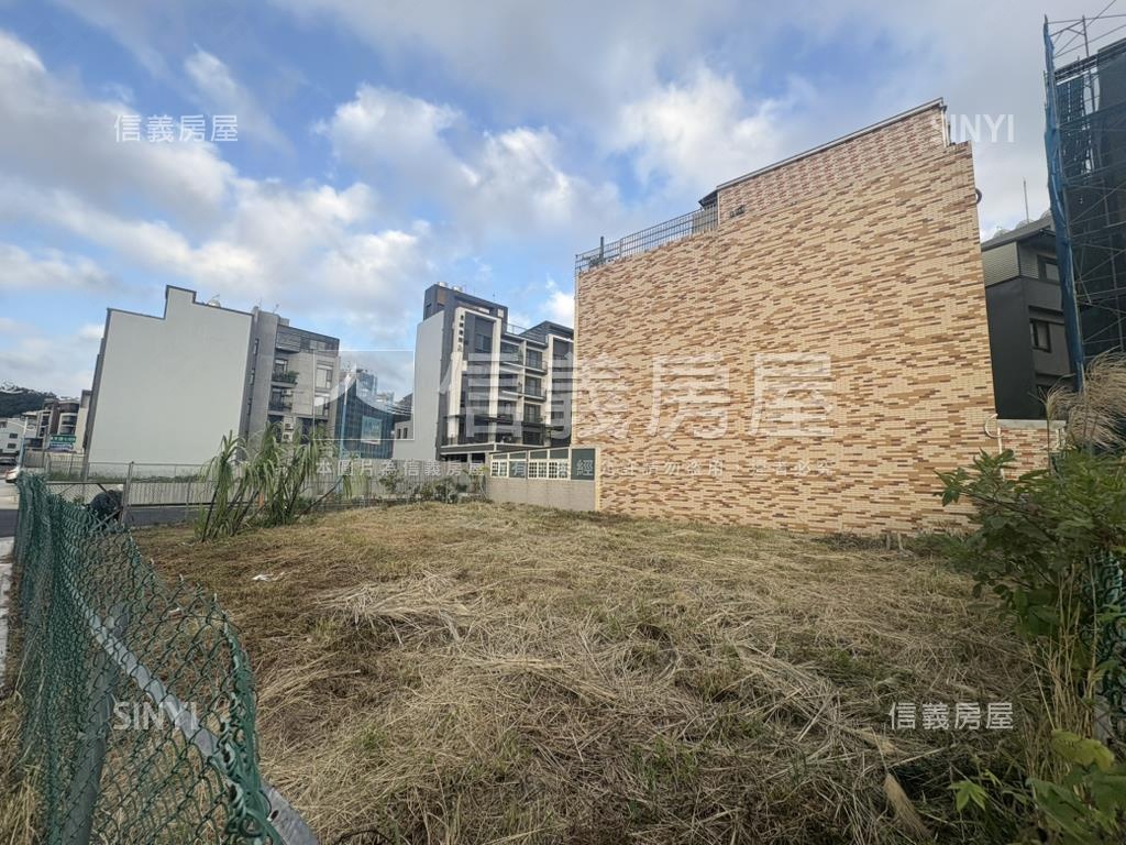 芎林重劃區角地房屋室內格局與周邊環境