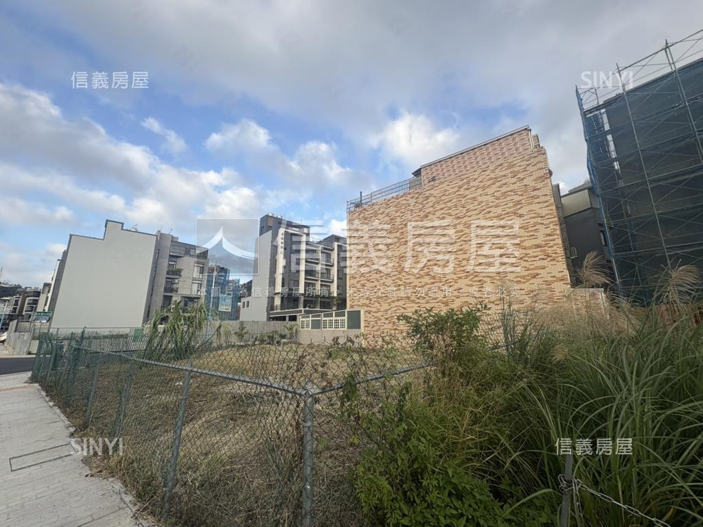 芎林重劃區角地房屋室內格局與周邊環境