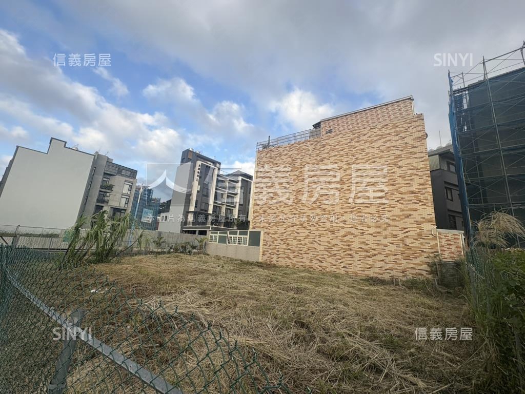 芎林重劃區角地房屋室內格局與周邊環境