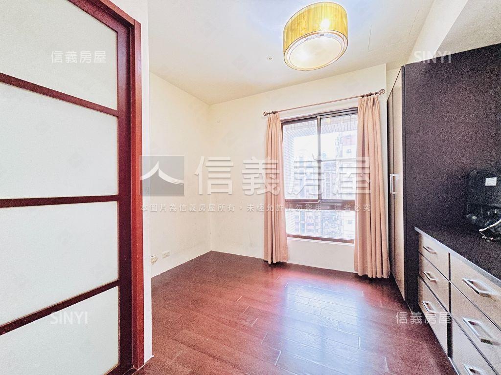 風尚２期高樓３房車位房屋室內格局與周邊環境