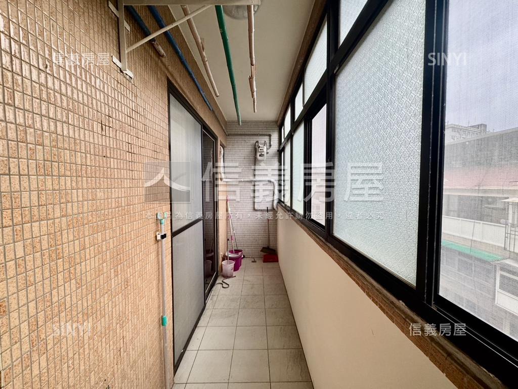 台企後棟萬芳捷運電梯三房房屋室內格局與周邊環境