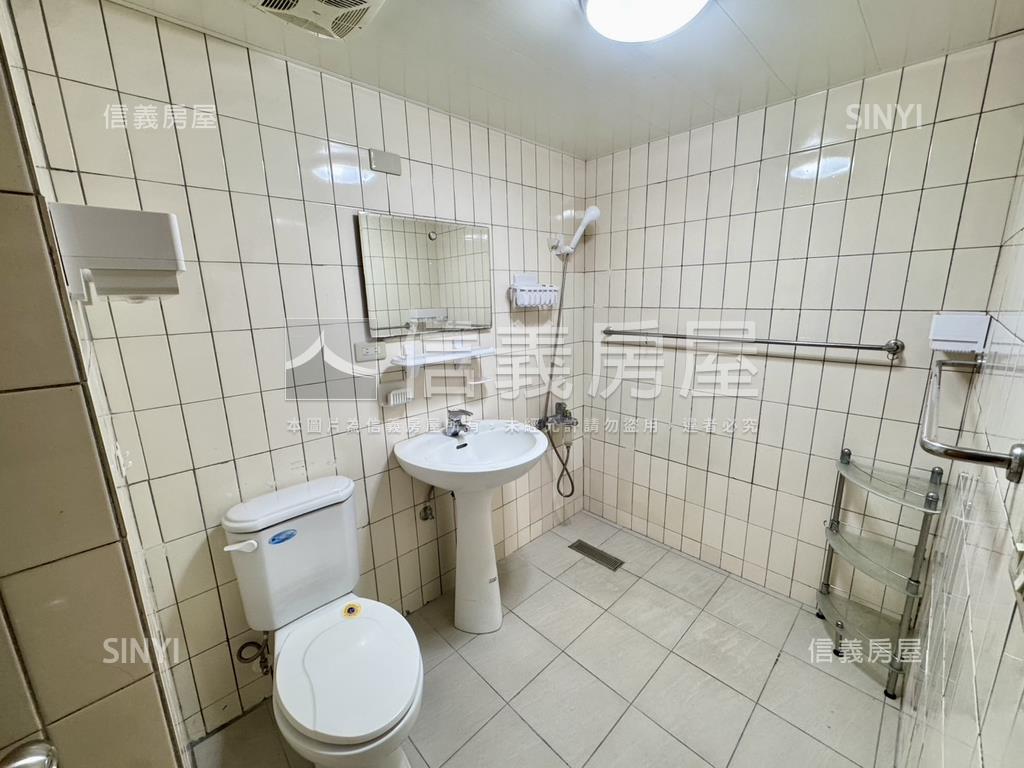 台企後棟萬芳捷運電梯三房房屋室內格局與周邊環境