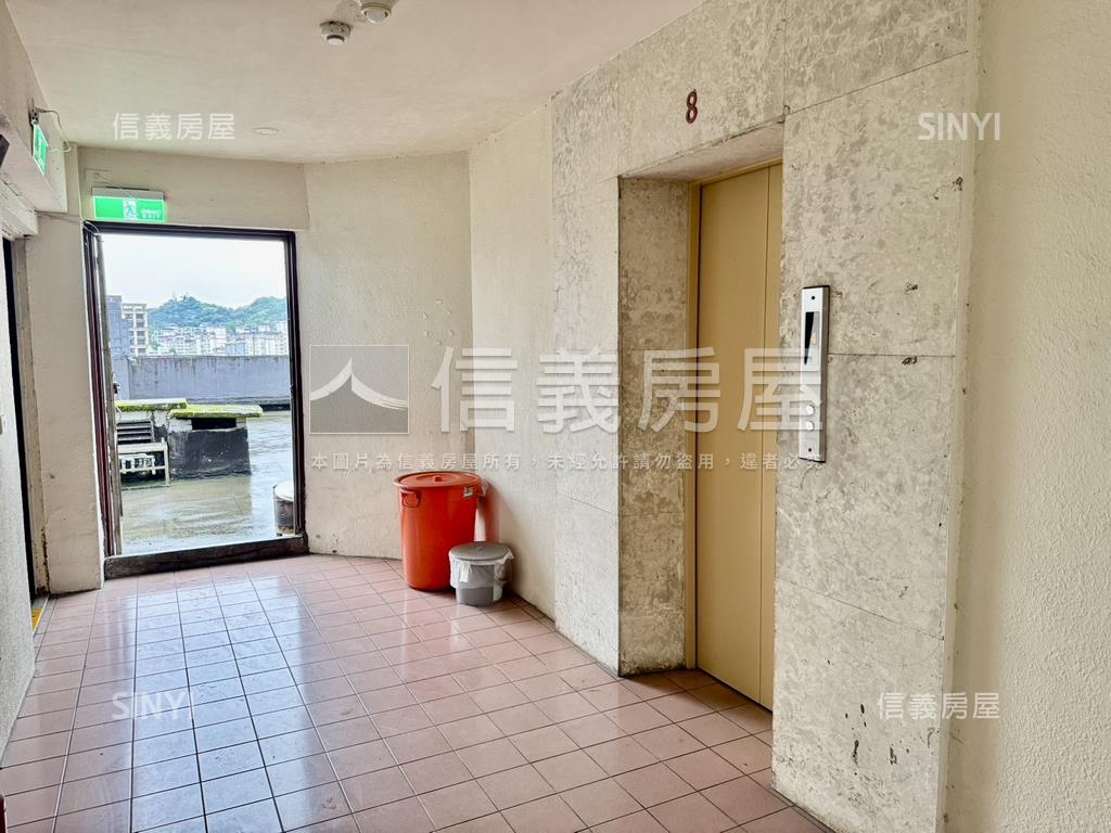 台企後棟萬芳捷運電梯三房房屋室內格局與周邊環境