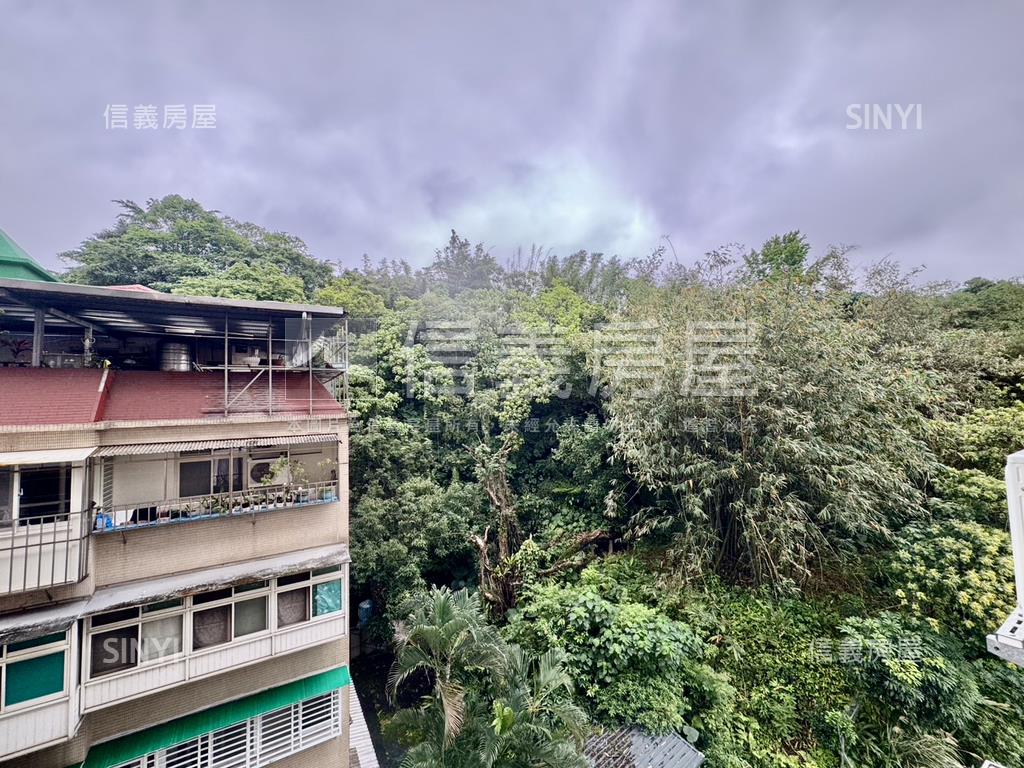 台企後棟萬芳捷運電梯三房房屋室內格局與周邊環境