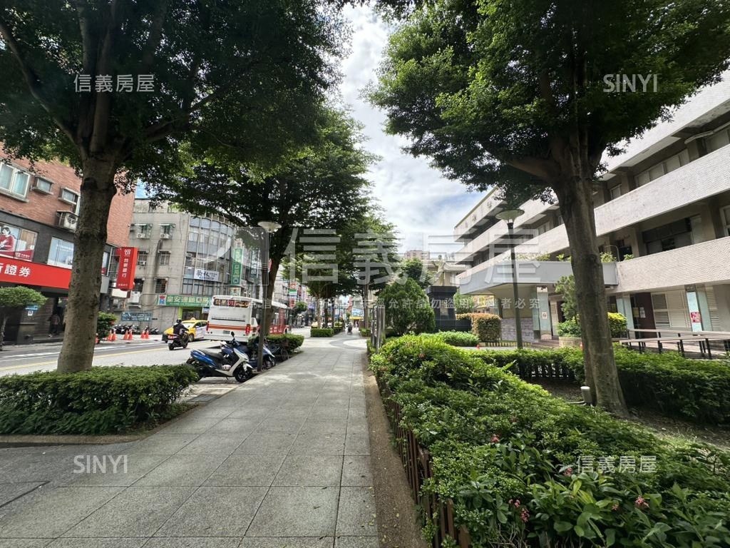 區公所低總邊間二樓大空間房屋室內格局與周邊環境