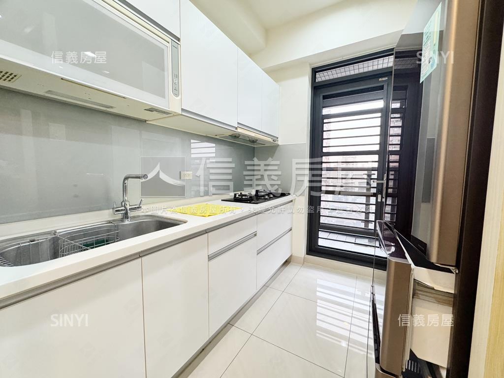 晴天樹高樓兩房兩衛附平車房屋室內格局與周邊環境