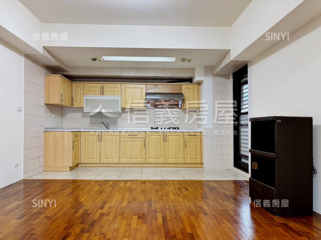 稀有賞自由面公園四房平車房屋室內格局與周邊環境