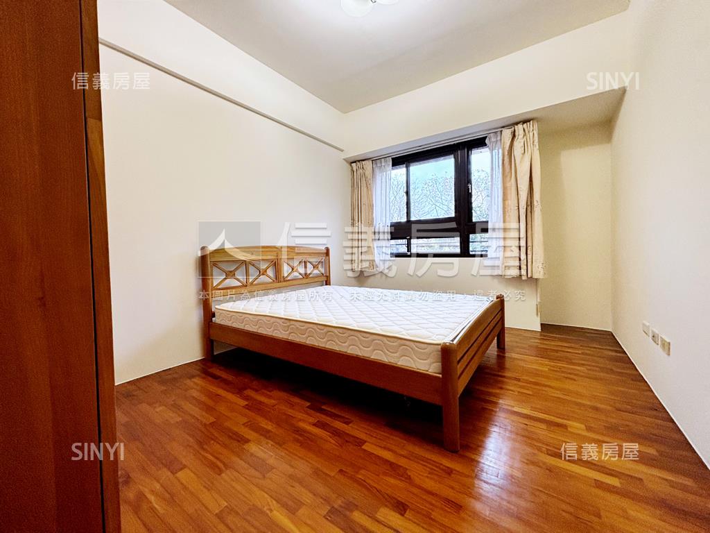 稀有賞自由面公園四房平車房屋室內格局與周邊環境