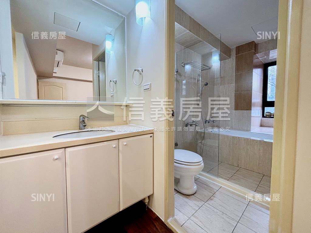 稀有賞自由面公園四房平車房屋室內格局與周邊環境