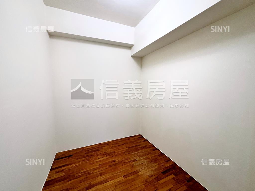 稀有賞自由面公園四房平車房屋室內格局與周邊環境