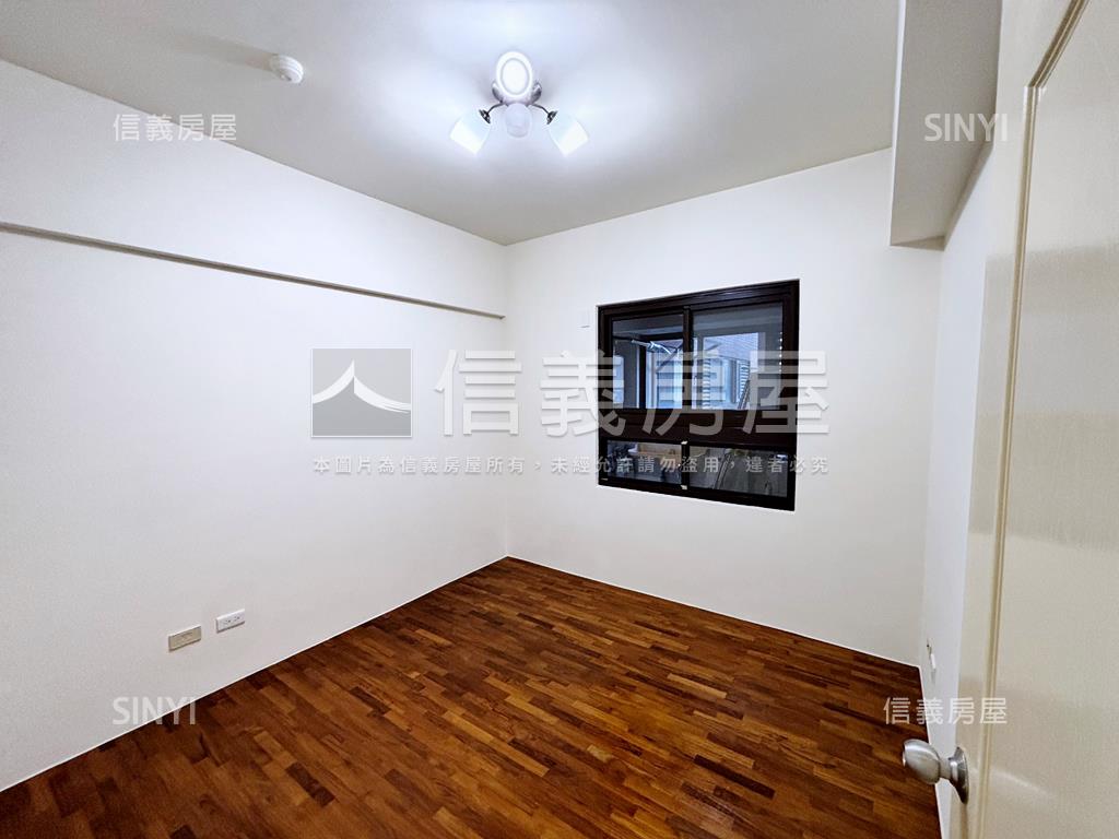 稀有賞自由面公園四房平車房屋室內格局與周邊環境