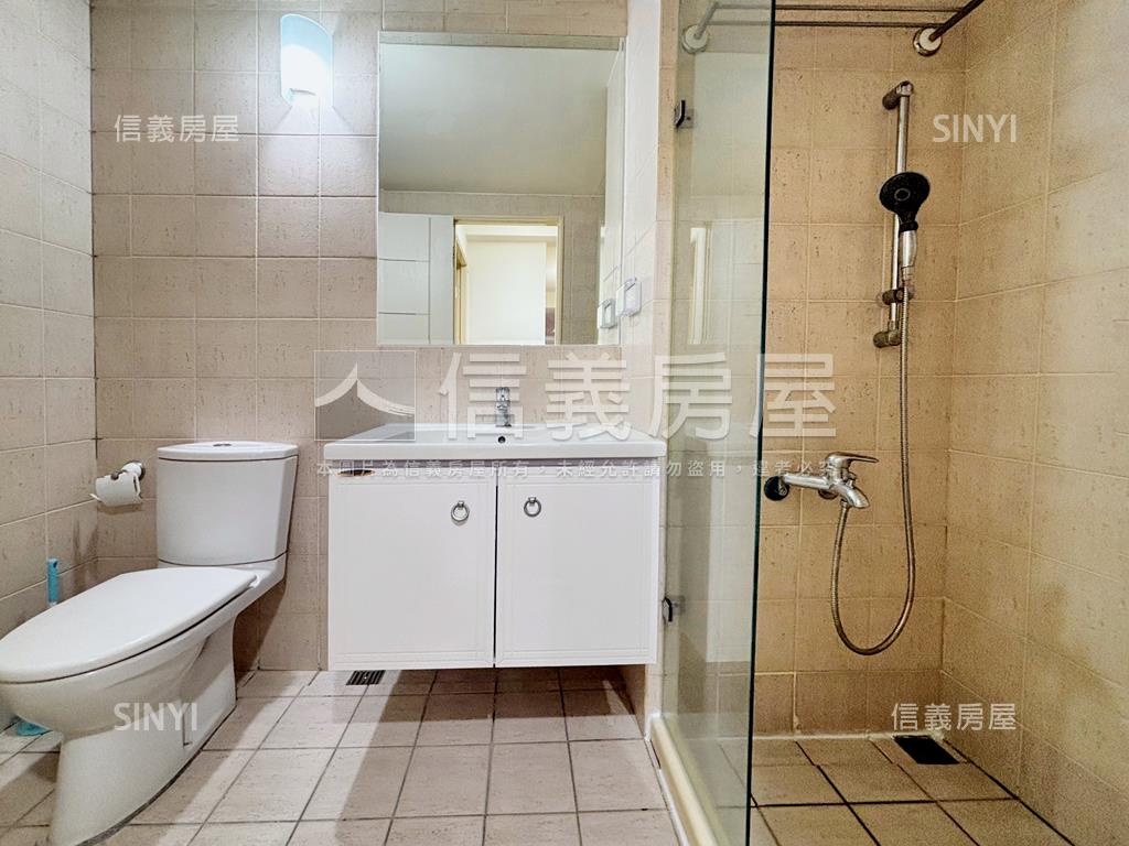 稀有賞自由面公園四房平車房屋室內格局與周邊環境